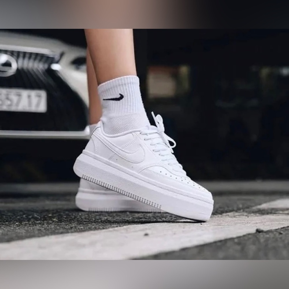 NIKE Sneakers size 9.5